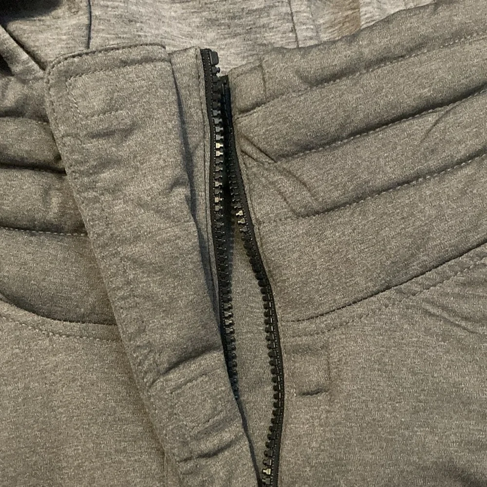 Athleta Seeker Vest Puffer Hooded Gray - Picture 3 of 4